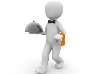 Chelner care servește masa