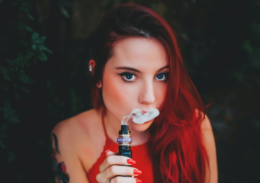 Fumat țigări electronice. Vaping