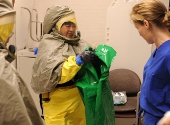 Costume de protectie. Echipa de decontaminare
