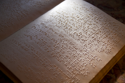 Mr logic dye Cine a inventat limbajul Braille, sistemul de citire pentru cei fără vedere?