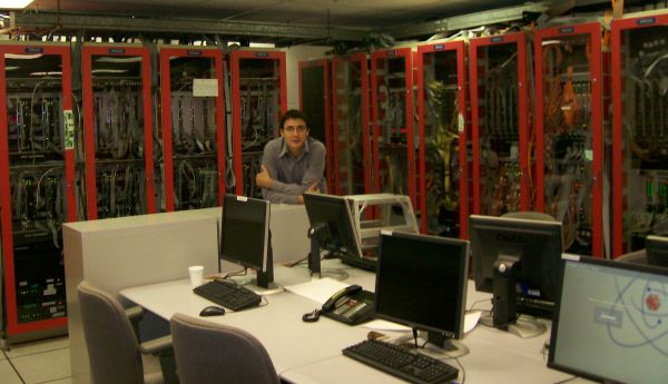 Adrian Buzatu în laborator Adrian Buzatu în laborator