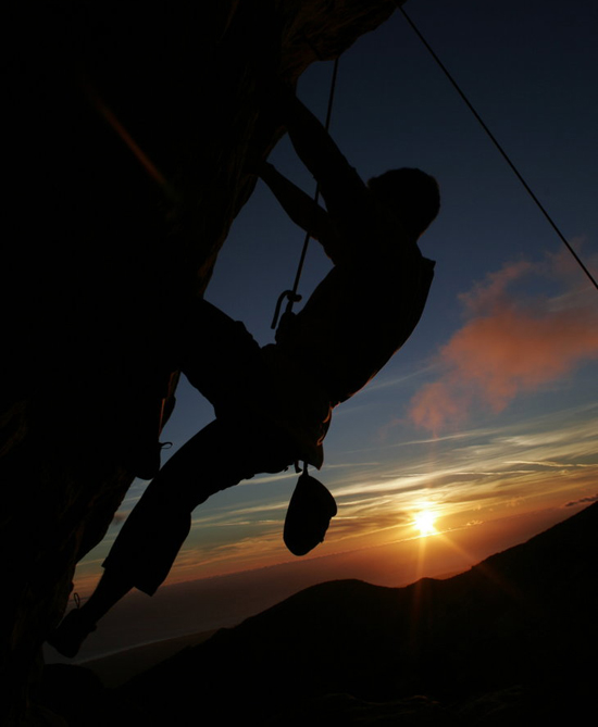 Alpinist căţărându-se Alpinist căţărându-se