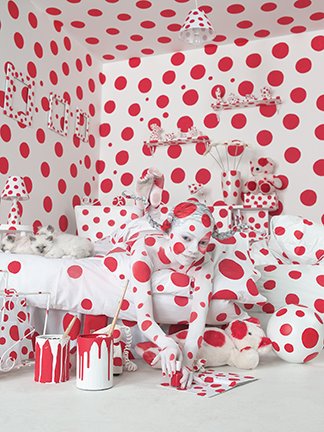 Pictură pe corp, buline roşii